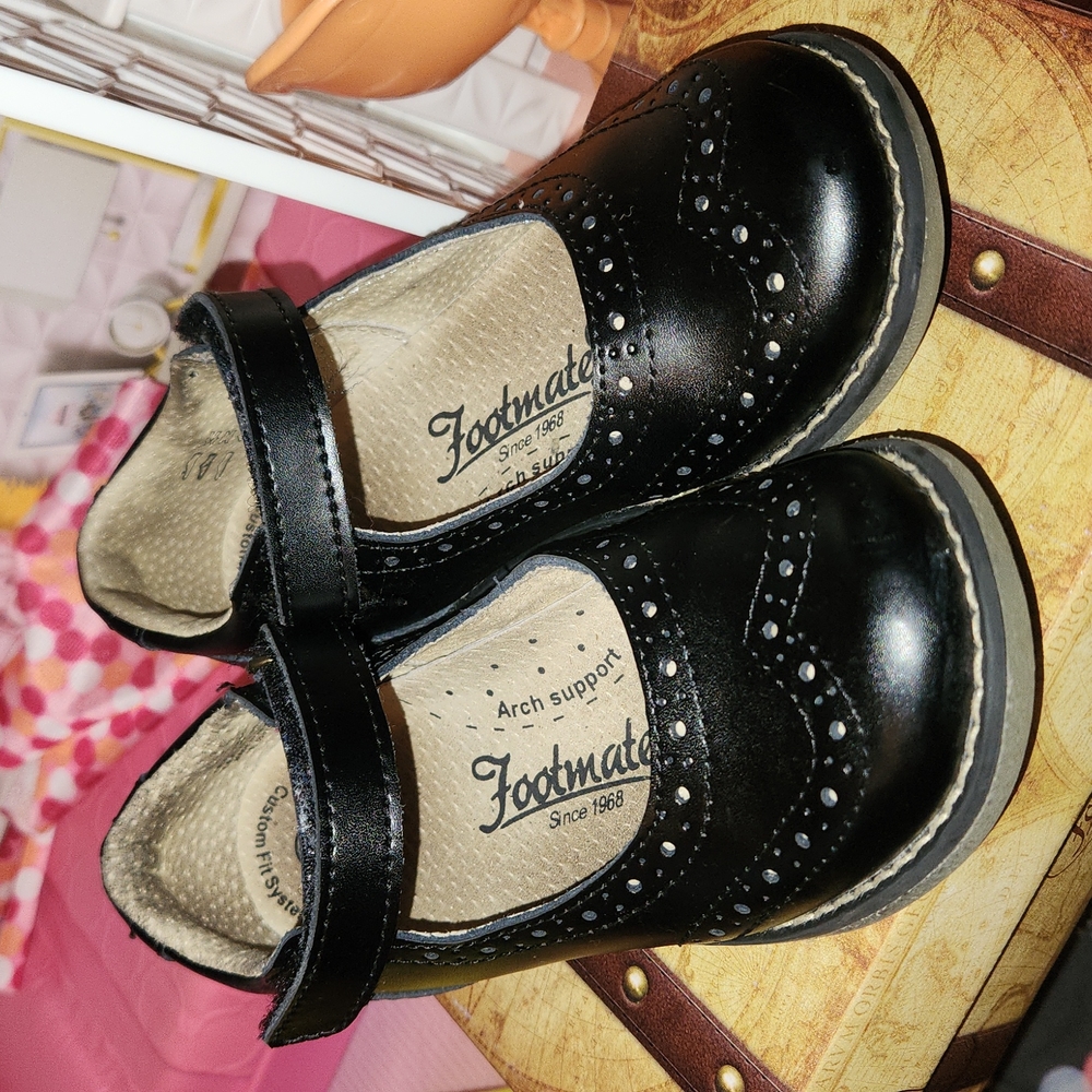 Look no further its "The perfect school shoe!" Girl leather upper in black.
